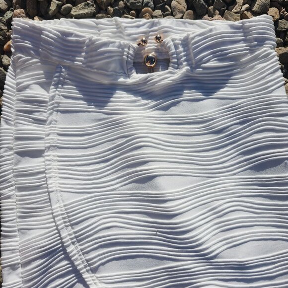 Micas Women's Size Medium Textured Asymmetrical Skirt w/ Gold Accent Belt White - Picture 2 of 5
